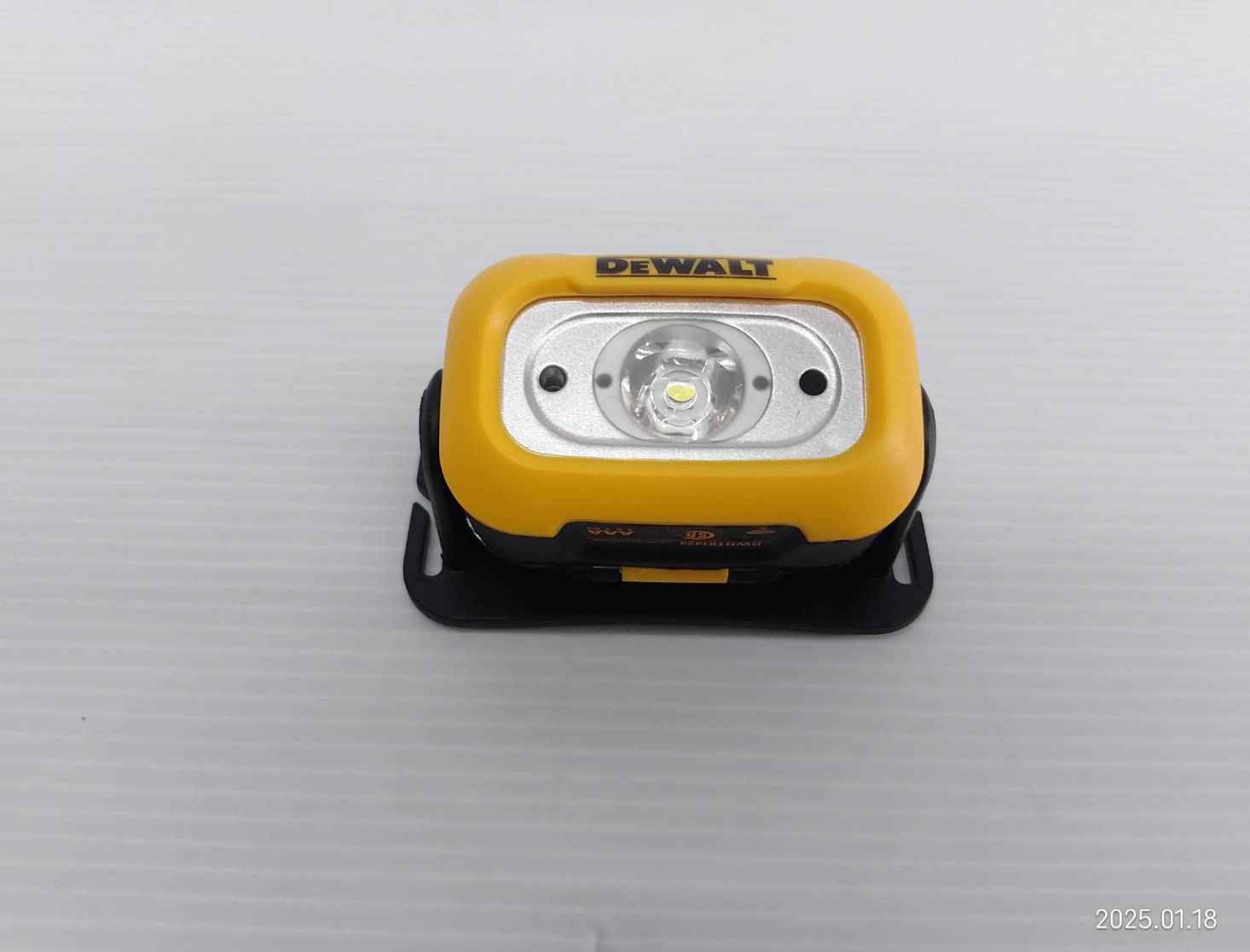 DEWALT ไฟฉายคาดหัวLED 200 Lumen DWHT81424