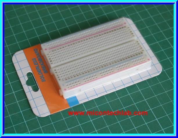 1x เบรดบอร์ด แบบ 400 จุด ขนาด 8.5x5.5 ซม. (Breadboard)