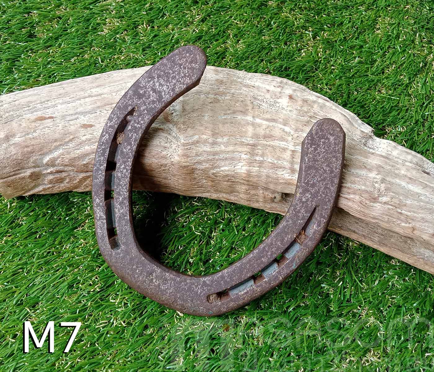 เกือกม้าเก่า วัตถุมงคลนำโชค