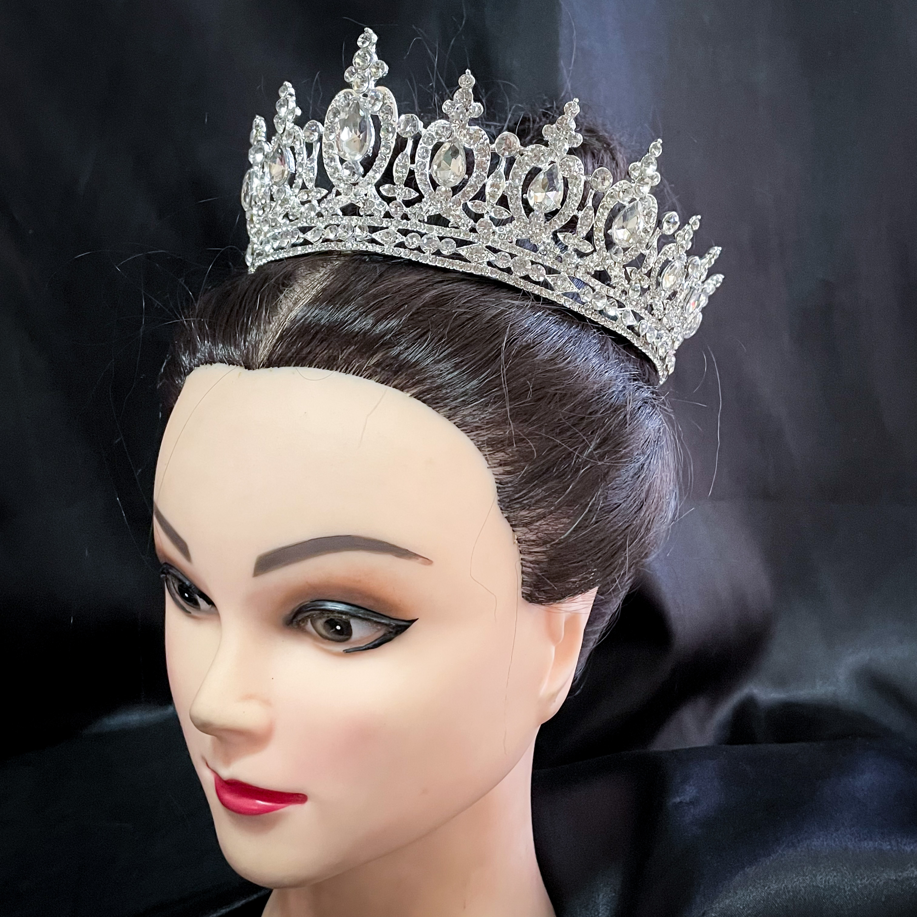 (พร้อมส่ง) มงกุฏ 074 มงกุฎนางงาม มงกุฎประกวด สีเงิน เพชรวาว งานสวย งานละเอียด