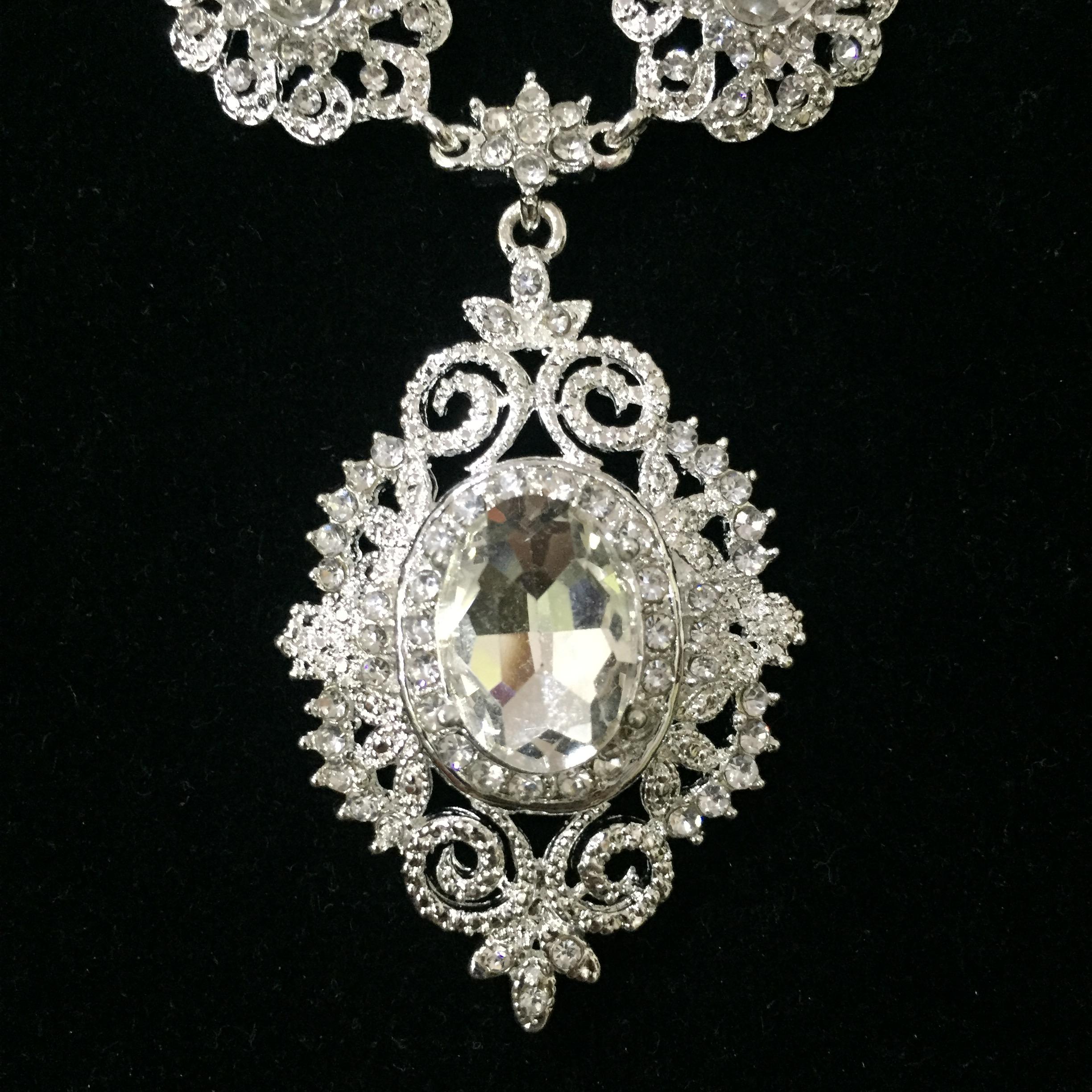 (พร้อมส่ง) เครื่องประดับไทยสร้อยคอ+ต่างหูแบบหนีบ 059 สีเงิน