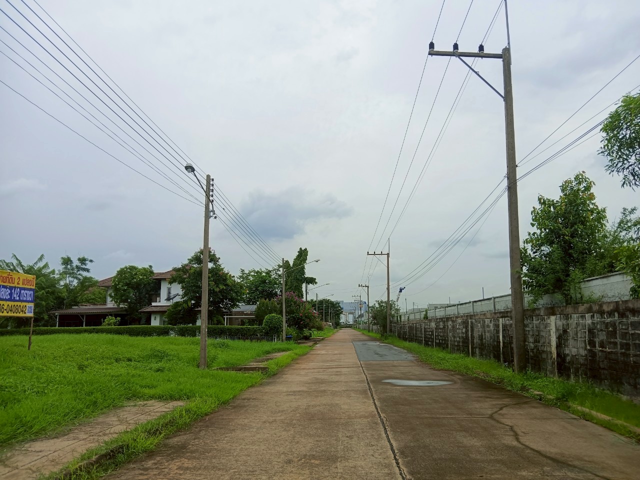 🚩H1272 ขายด่วน! เท่าราคาประเมิน ที่ดินlสวยถมแล้ว 142 ตารางวา (มี 2แปลง อยู่ติดกัน) ในโครงการสารินปาร์ค รังสิตคลอง5 ทำเลดี เหมาะปลูกบ้าน ใกล้มหาวิทยาลัยอีสเทิร์นเอเชีย มหาวิทยาลัยเทคโนโลยี่ราชมงคลธัญบุรี