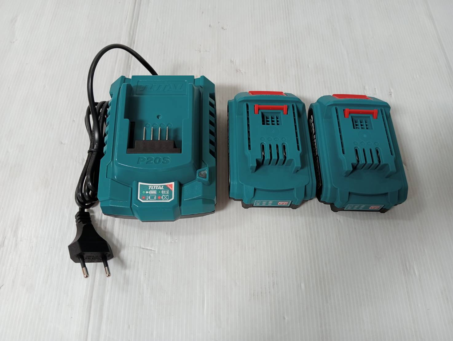 Total เครื่องยิงลูกบ๊อกซ์ + ด้ามฟรี ไร้สาย 20 โวลท์ + ชุดลูกบ๊อกซ์ (แบตเตอรี่ 2 ก้อน + แท่นชาร์จ)รุ่น TOSLI23043