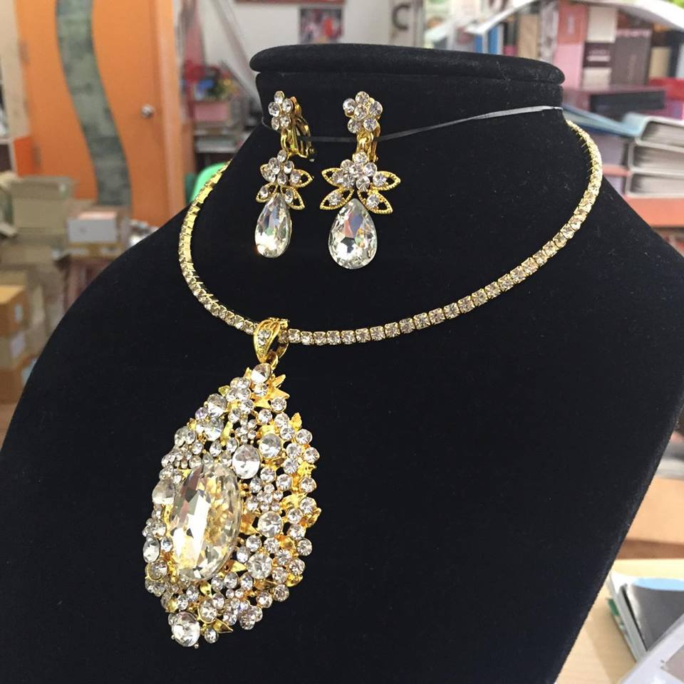 (พร้อมส่ง) สร้อยคอเพชร+ต่างหู 126 (หนีบ)