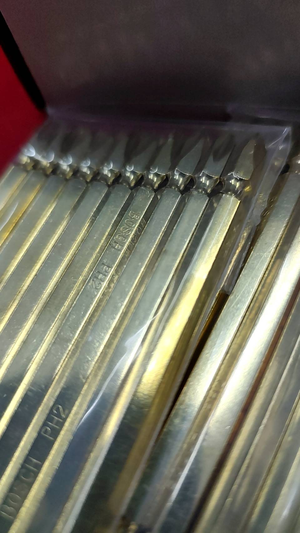 ดอกไขควงPH2x110mm. สีทอง BOSCH กล่องละ 100ดอก