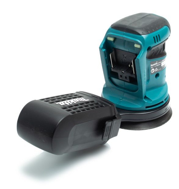 ขัดกระดาษทรายไร้สาย5" 18V DBO180Z MAKITA