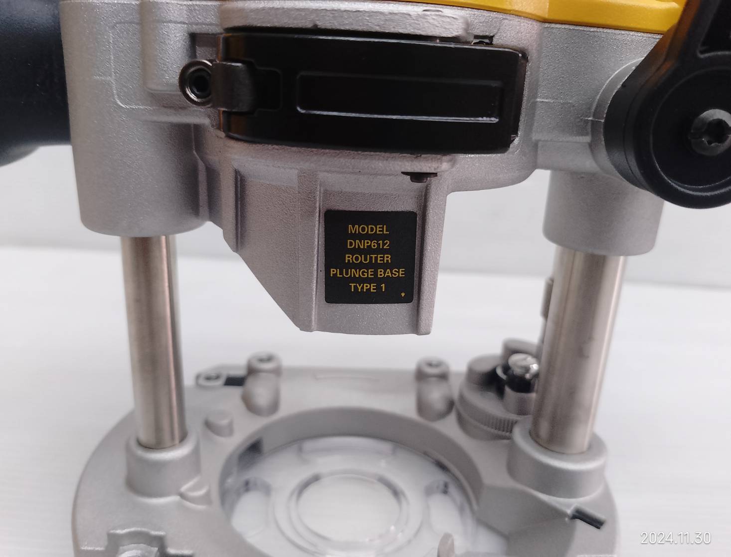 DEWALT แท่นกดเสริมสำหรับทริมเมอร์ DCW600 (เสื้อทริมเมอร์) รุ่น DNP612