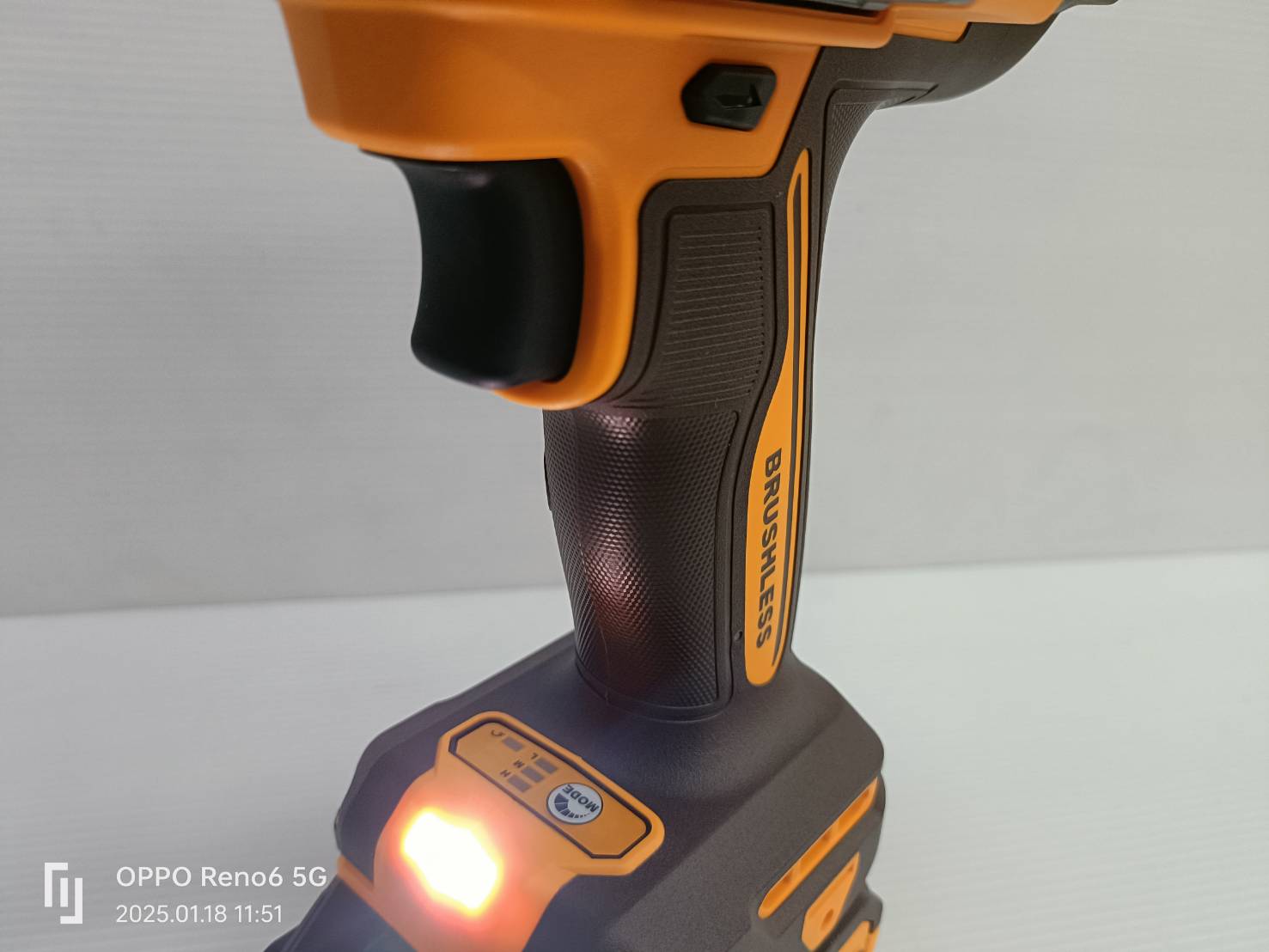 INGCO บล็อกไร้สาย3/4 1350Nm. รุ่น CIWLI20135 ครบชุด