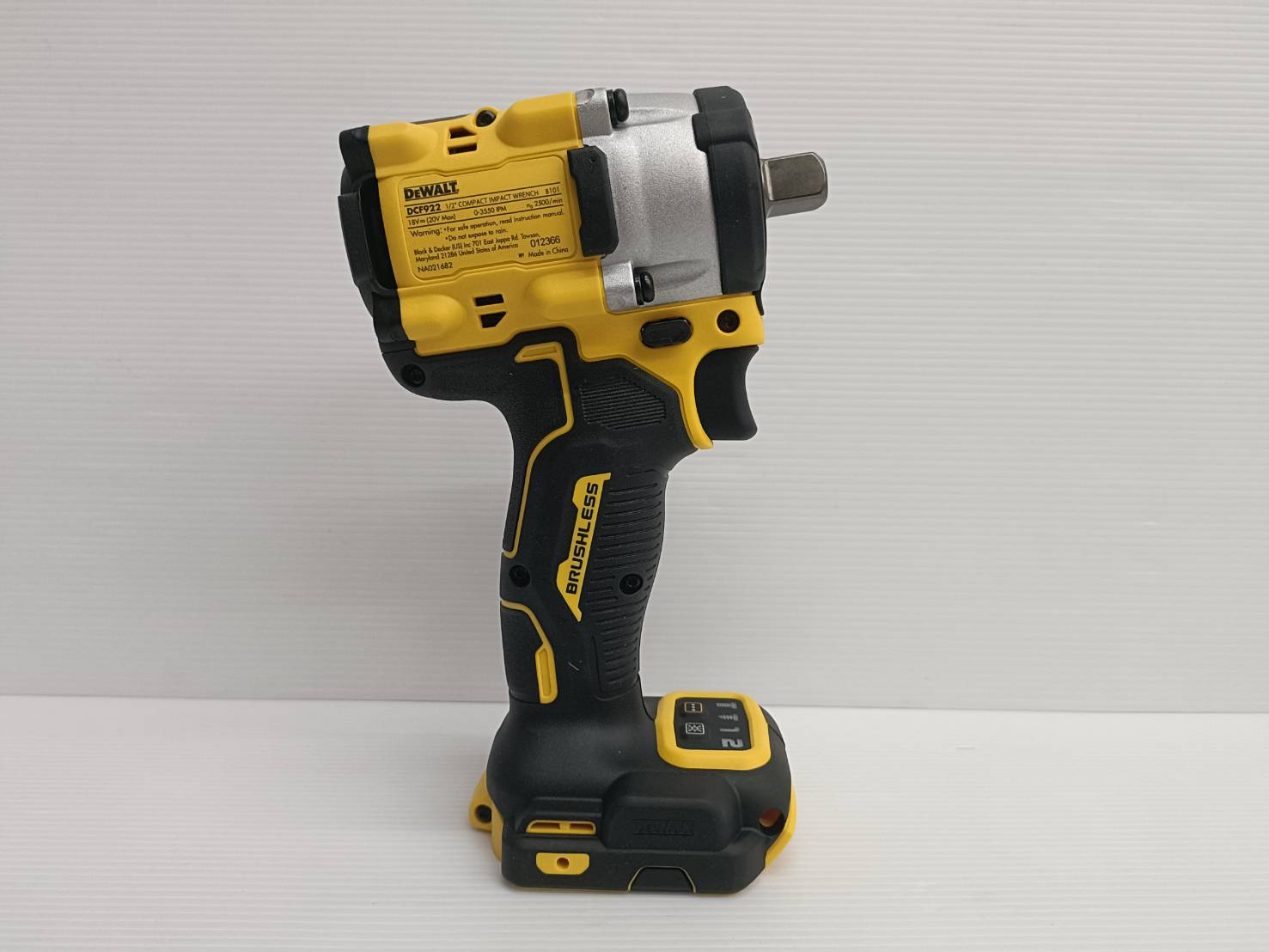 DEWALT บล็อกกระแทกไร้สาย 4 หุน 20V DCF922N-B1