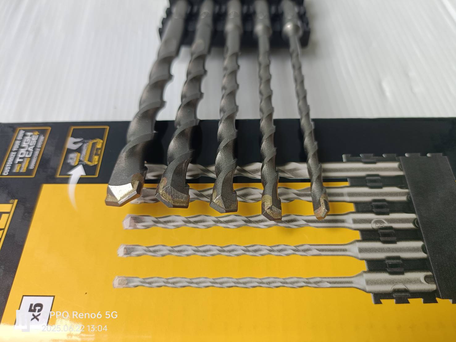DEWALT รุ่น DCK2213P2TA-B1 ชุดคอมโบ้ไขควงกระแทกและสว่านโรตารี่ไร้สาย