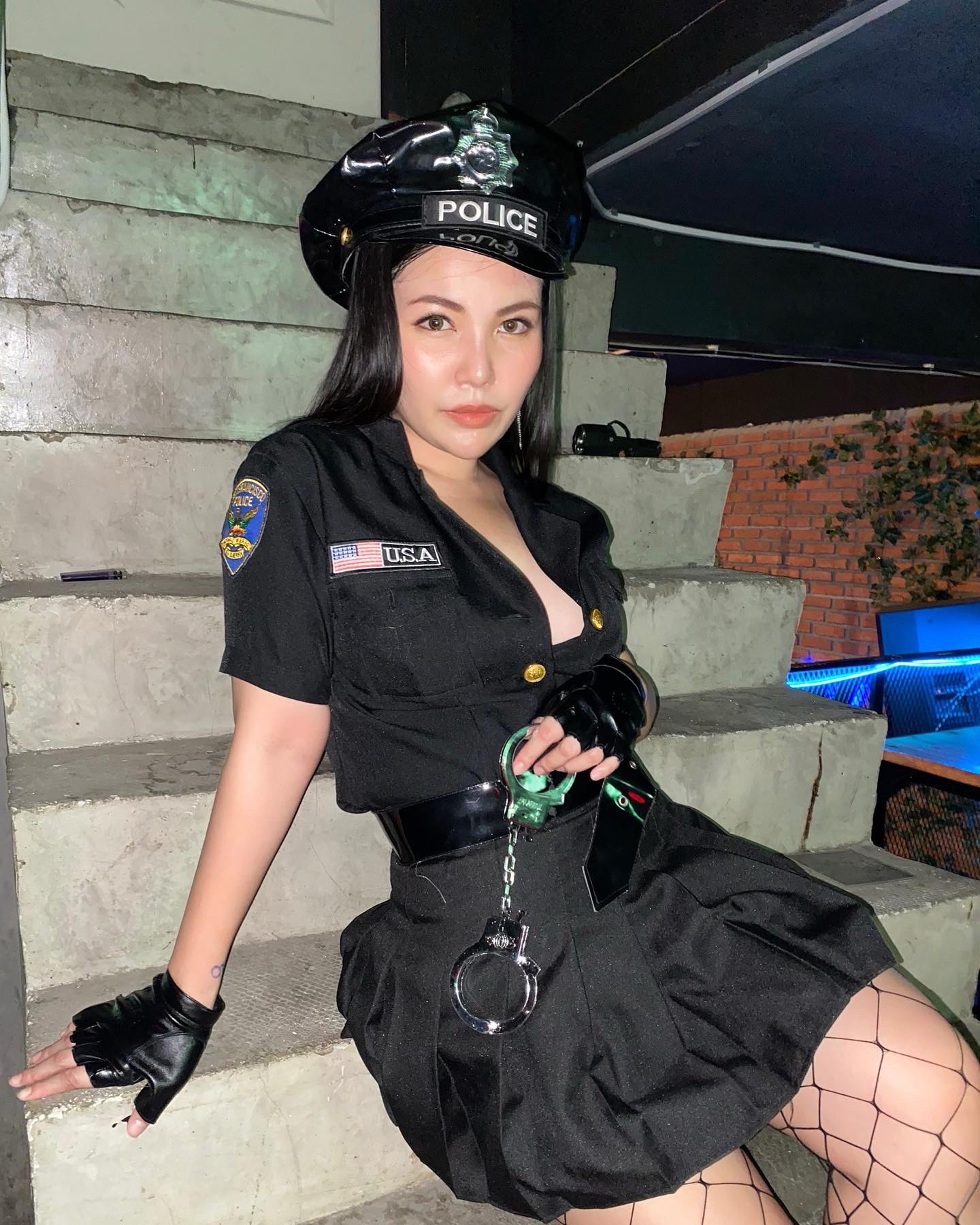 ชุดตำรวจหญิง /ุ ชุดอาชีพ / ชุดอาชีพในฝัน