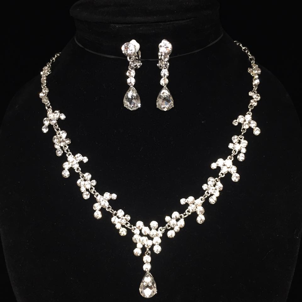 (พร้อมส่ง) สร้อยคอเพชร+ต่างหูแบบเข็ม 005 สร้อยคอเจ้าสาว สร้อยคอใส่ออกงาน สวยหรูดูแพง