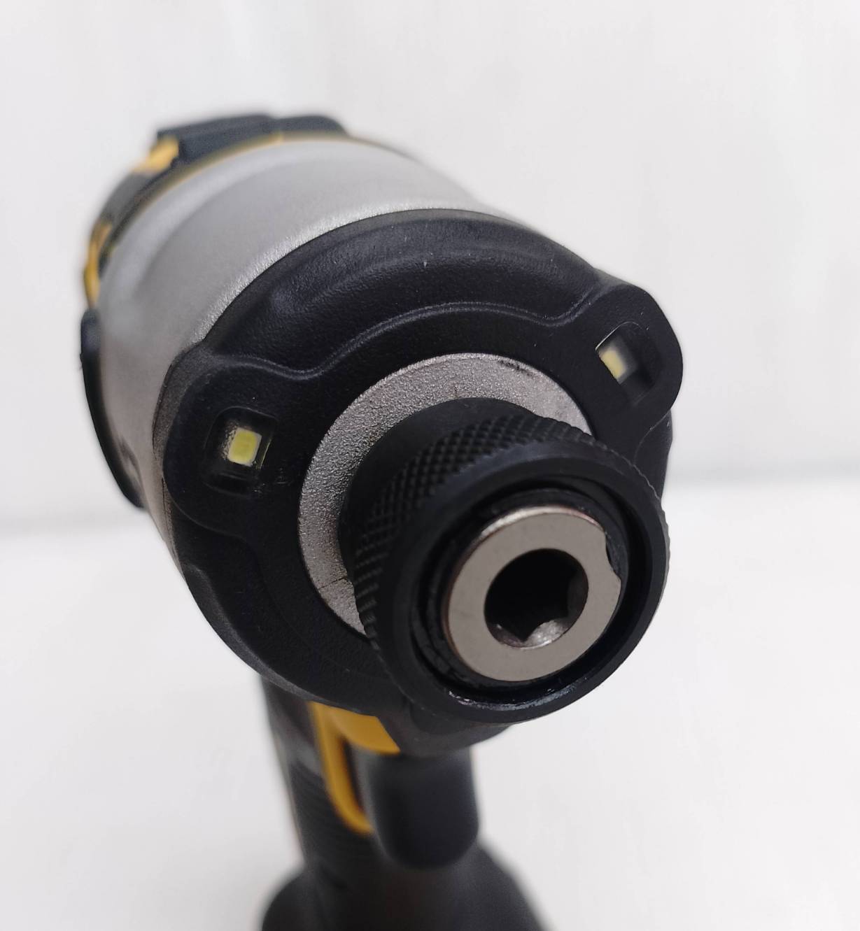 DEWALT รุ่น DCF845N-B1 ไขควงกระแทก XR 20V Max เฉพาะตัวเครื่อง