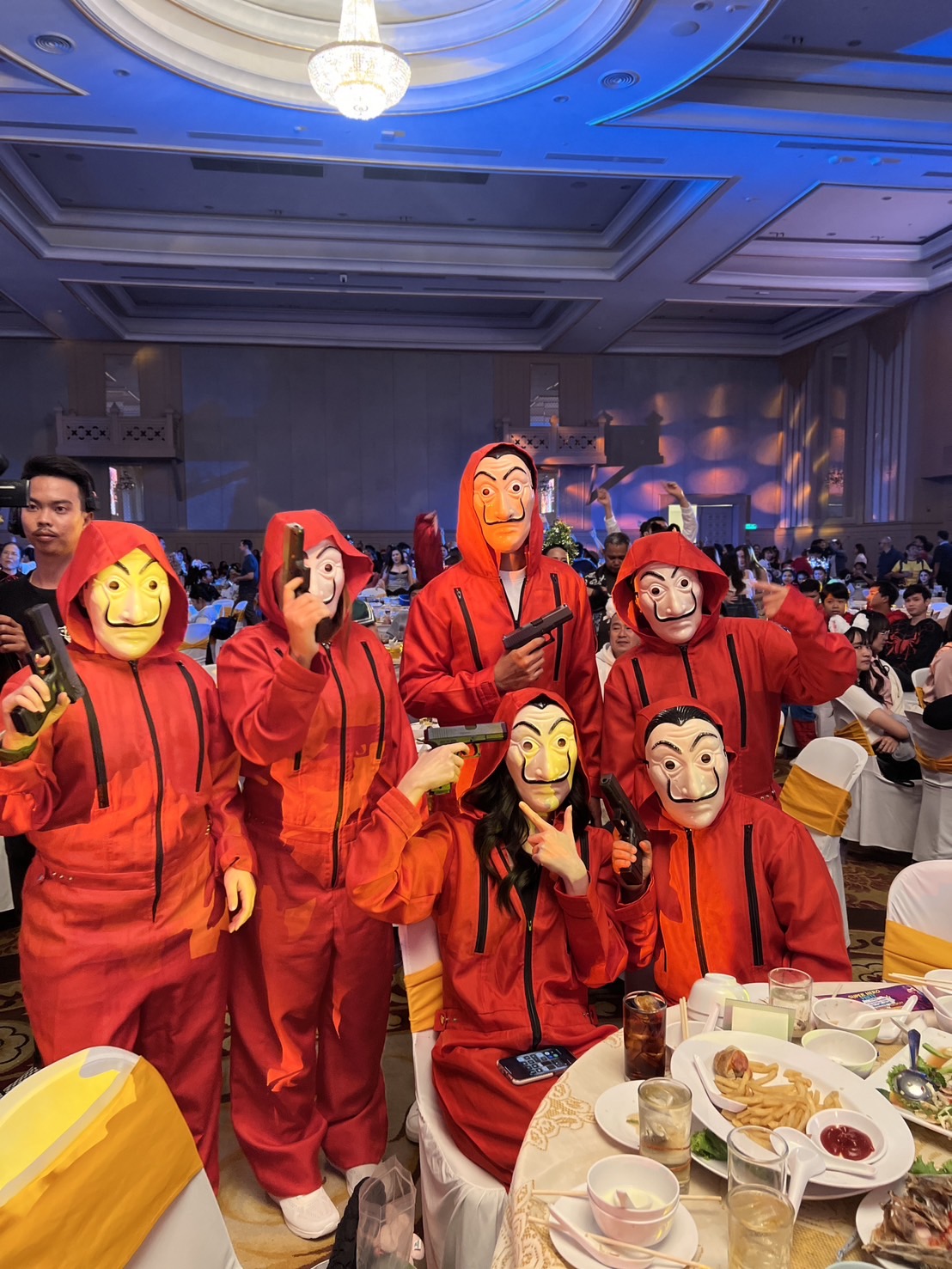 ชุดทรชนคนปล้นโลก / money heist / money heist korea