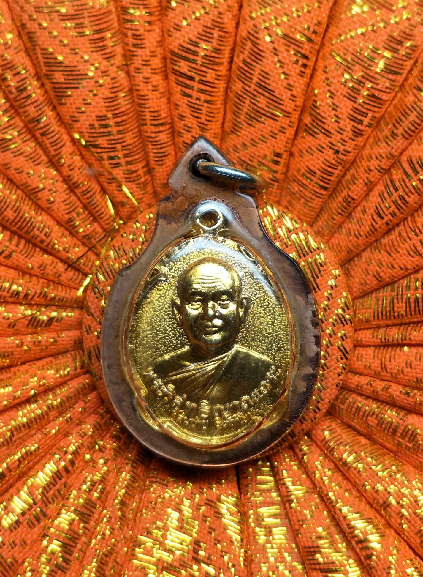 เหรียญเสือ-วัว หลวงพ่อสมชาย วัดเขาสุกิม จ.จันทบุรี ปี40 กะหลั่ยทอง