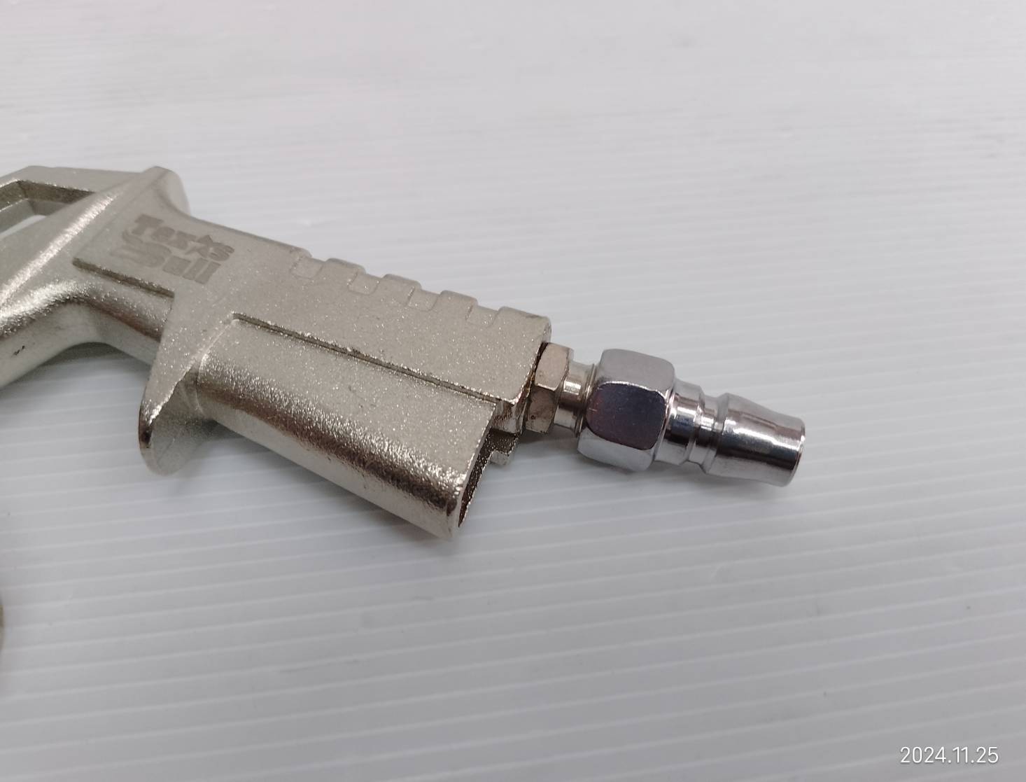 TEXAS BULL หัวเติมลมพร้อมเกจ์วัดลม ยาว 33.5 ซม รุ่น TX-TIG16
