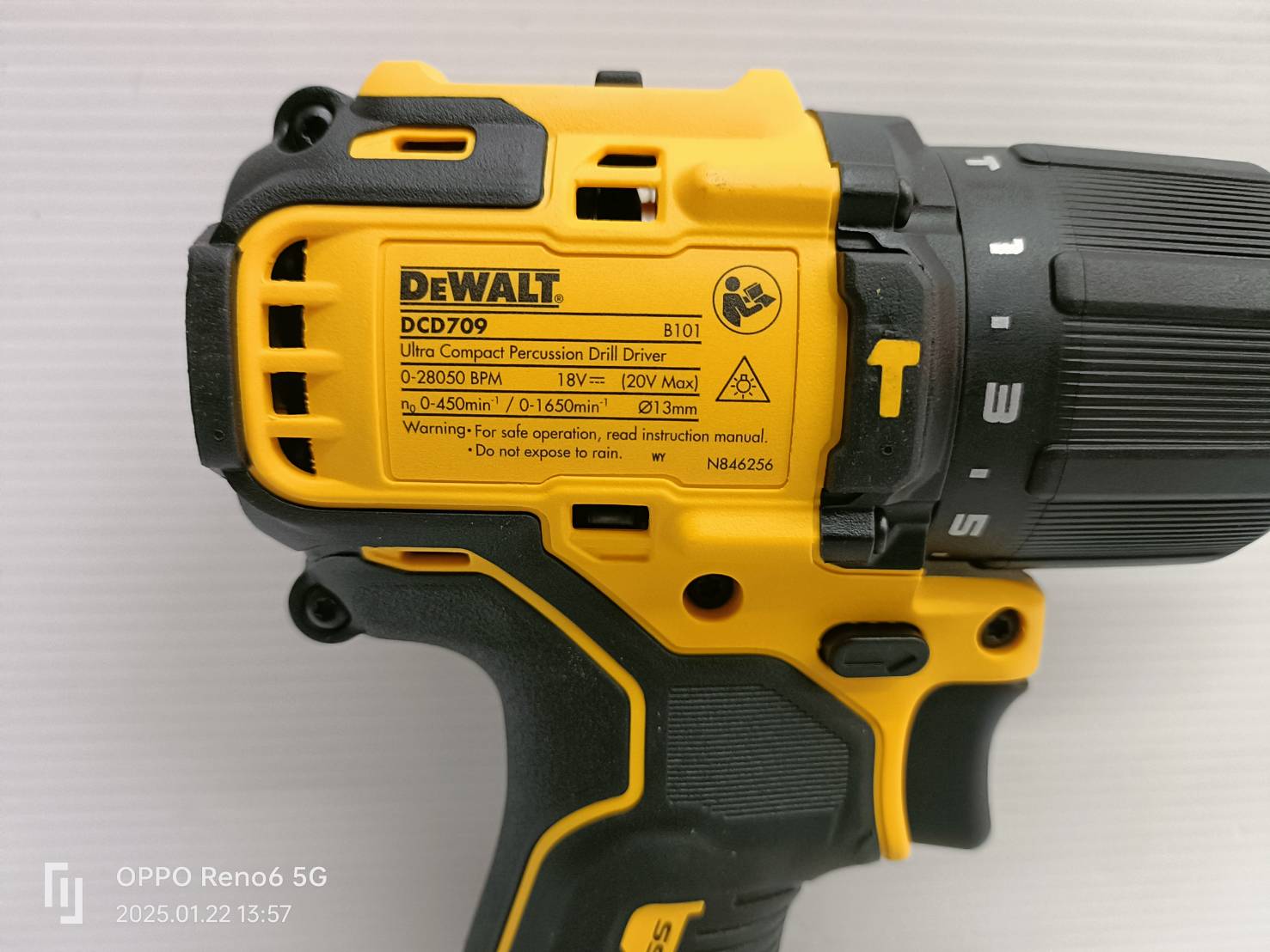 DEWALT สว่านกระแทกไร้สาย 20V DCD709P2T-B1