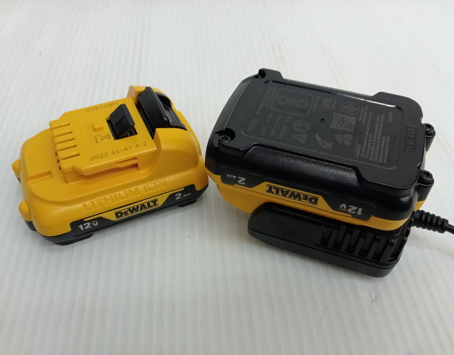 สว่านไร้สาย 12V ขนาด 6.35 มม. DCF805D2A-B1 DEWALT