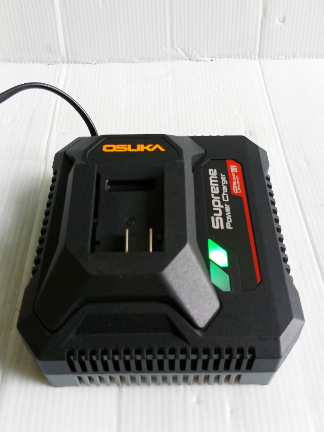แท่นชาร์จแบตเตอรี่ Supreme Power Charge 4.0A OSCBC105 OSUKA