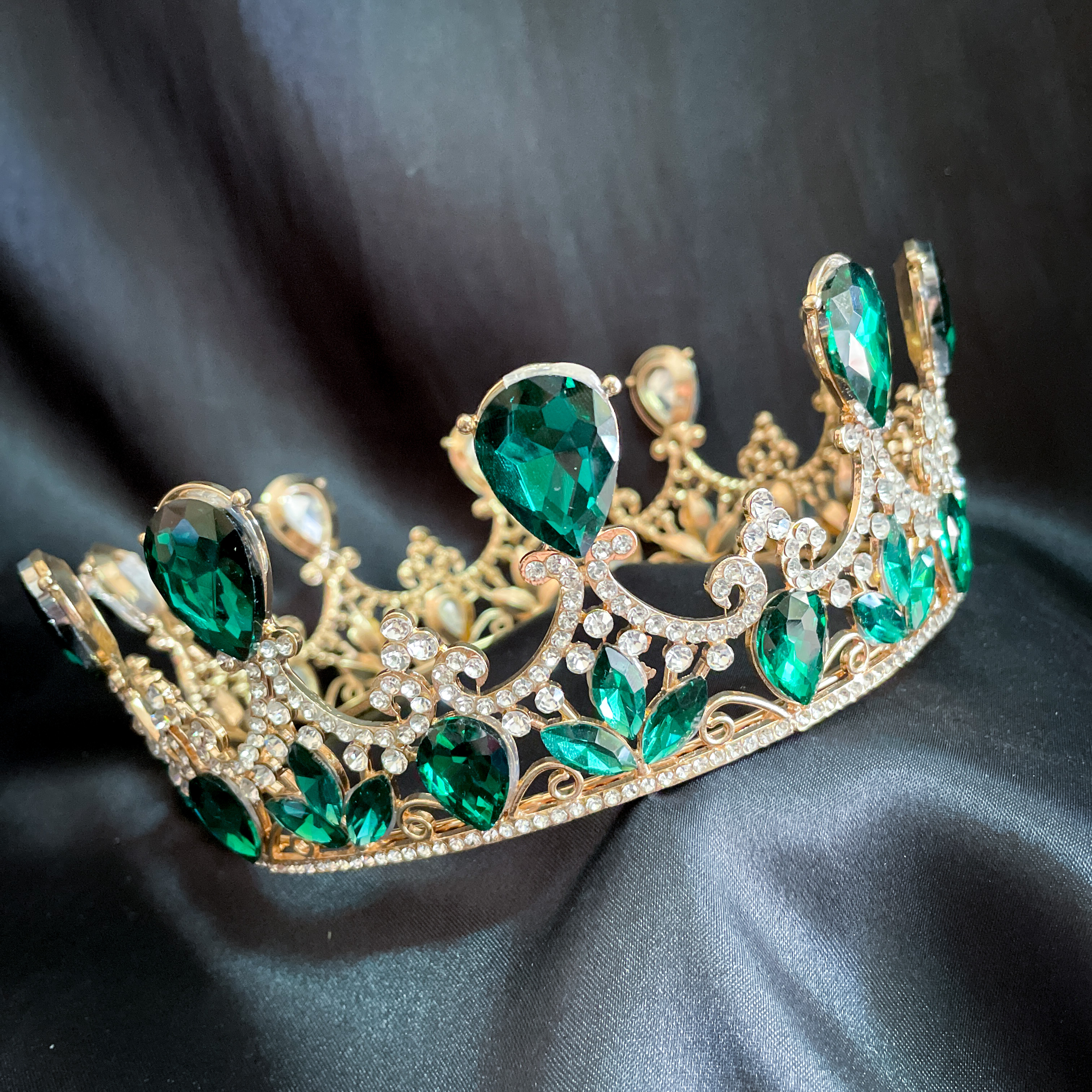 (พร้อมส่ง) มงกุฎ 039 สีเขียว มงกุฎนางงาม มงกุฎเจ้าหญิง งานสวย ปราณีต QCเพชรทุกเม็ด สินค้าพร้อมส่งจากไทย