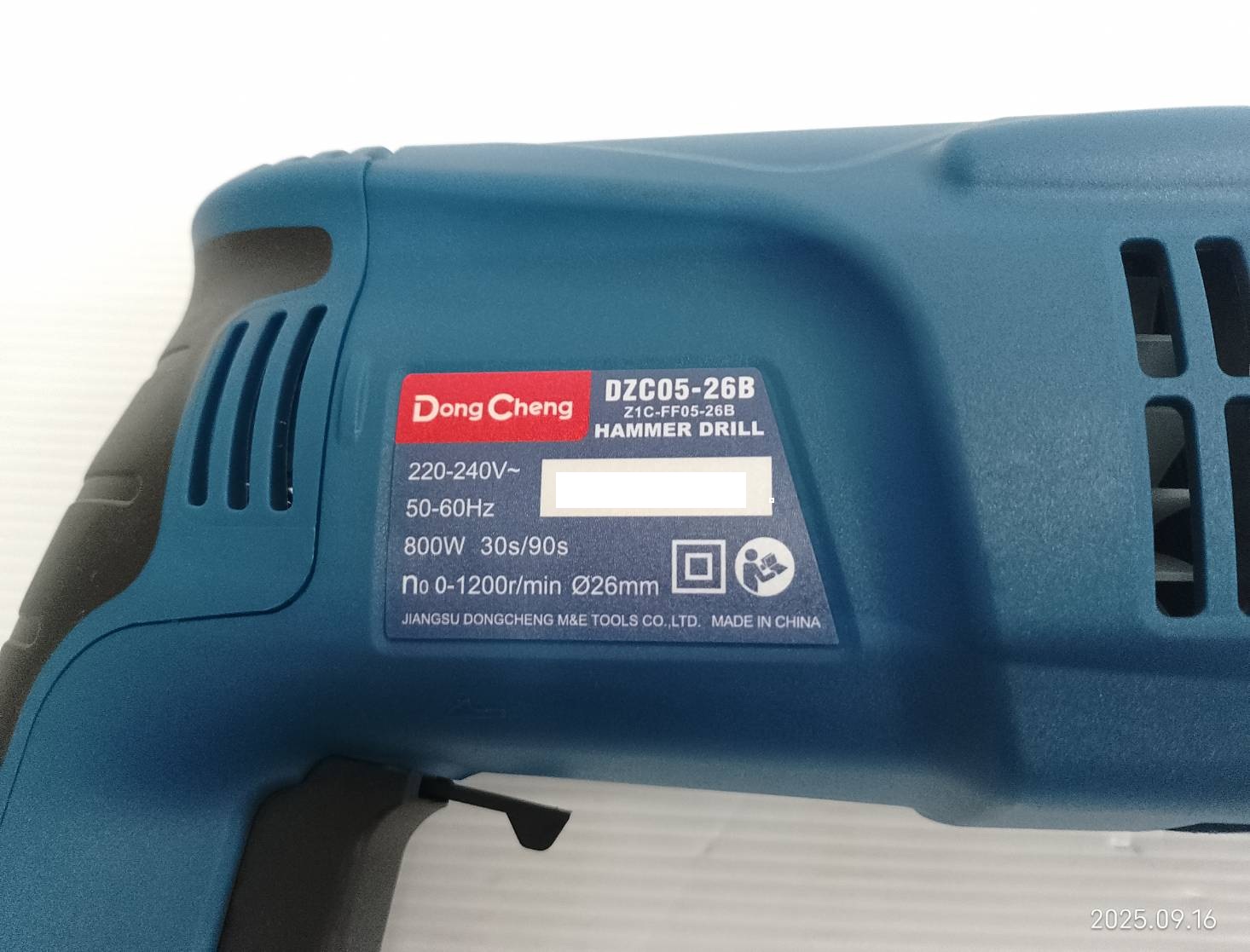 DONG CHENG สว่านโรตารี่ 3ระบบ SDS-PLUS 800W รุ่น DZC05-26B