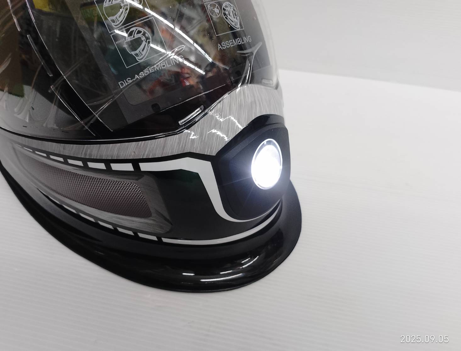 ANDELI หน้ากากปรับแสงอัตโนมัติหน้าจอขนาดใหญ่ มีไฟ LED และมุมมองด้านข้าง MA900VL-AE