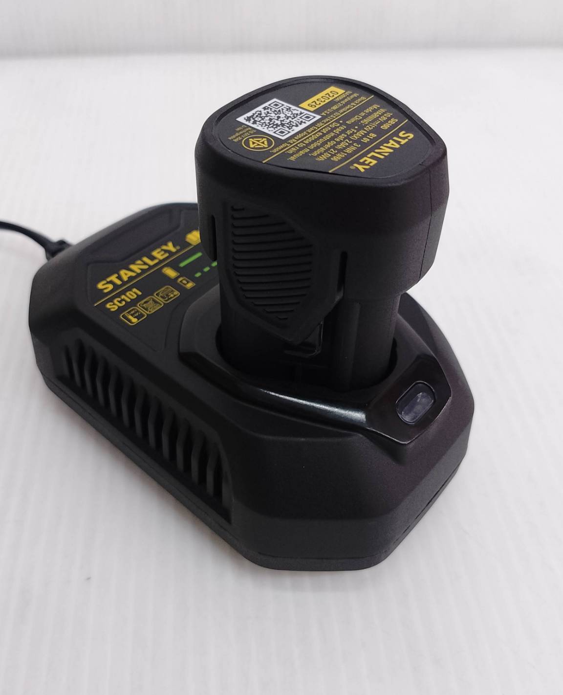 STANLEY รุ่น SCD10D2K-B1 สว่านไขควงไร้สาย 12V Max พร้อมแบตเตอรี่ 2.0Ahx2