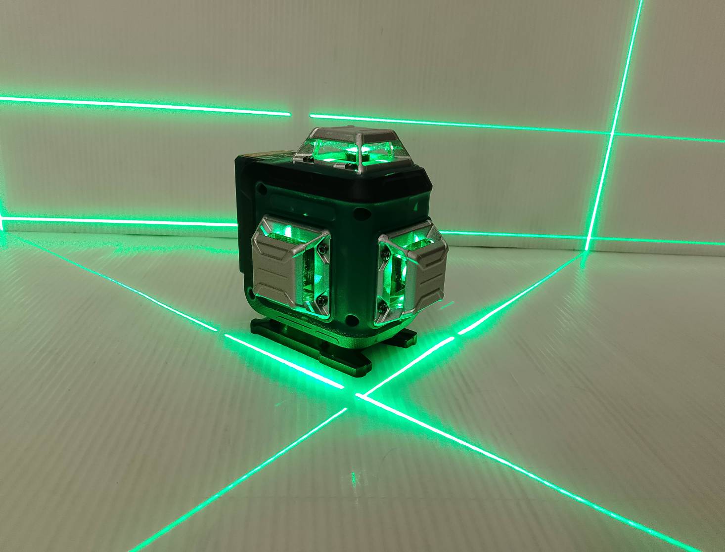 เลเซอร์ระดับ16เส้น แสงเขียว GR-1630 SUMO (ไม่รวมขาตั้ง)