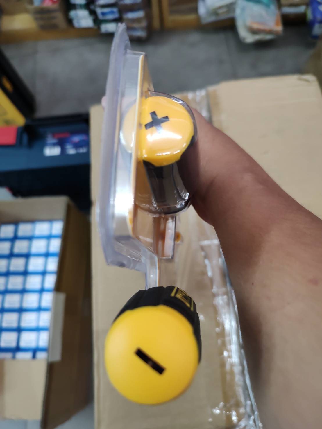 ไขควงแม่เหล็กแพ็คคู่ DWHT0-62057 DEWALT