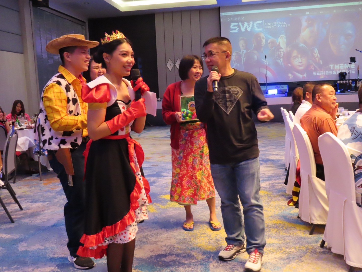 ชุดราชินีโพธิ์แดง แบบสั้น @ อลิส อินวันเดอร์แลนด์