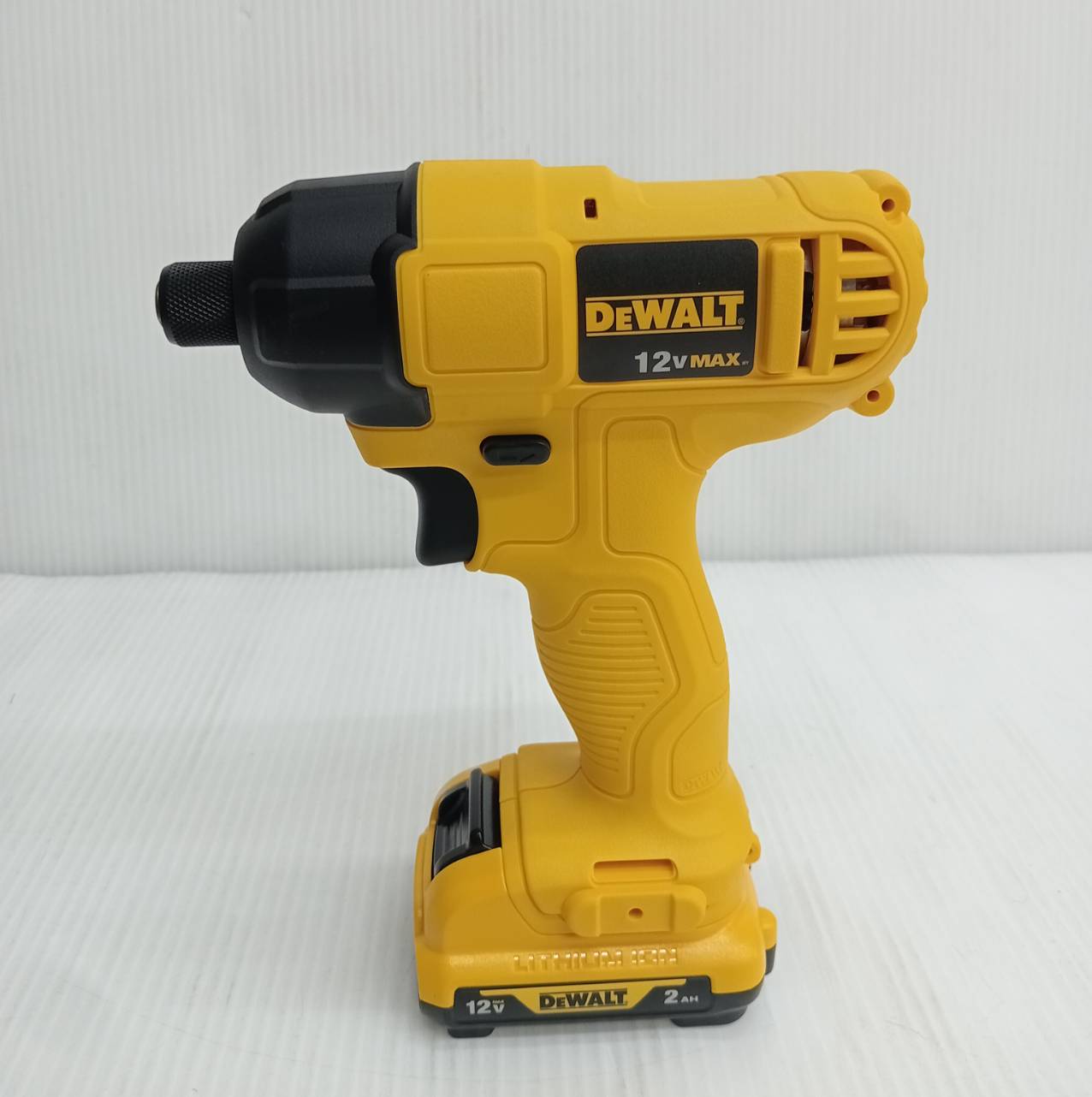 สว่านไร้สาย 12V ขนาด 6.35 มม. DCF805D2A-B1 DEWALT