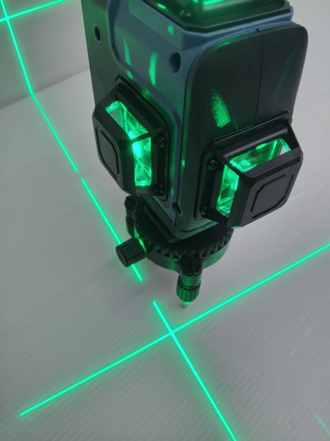 MASARU เครื่องวัดระดับเส้นสีเขียว แบบ 16 เส้น รุ่น SMLG-305