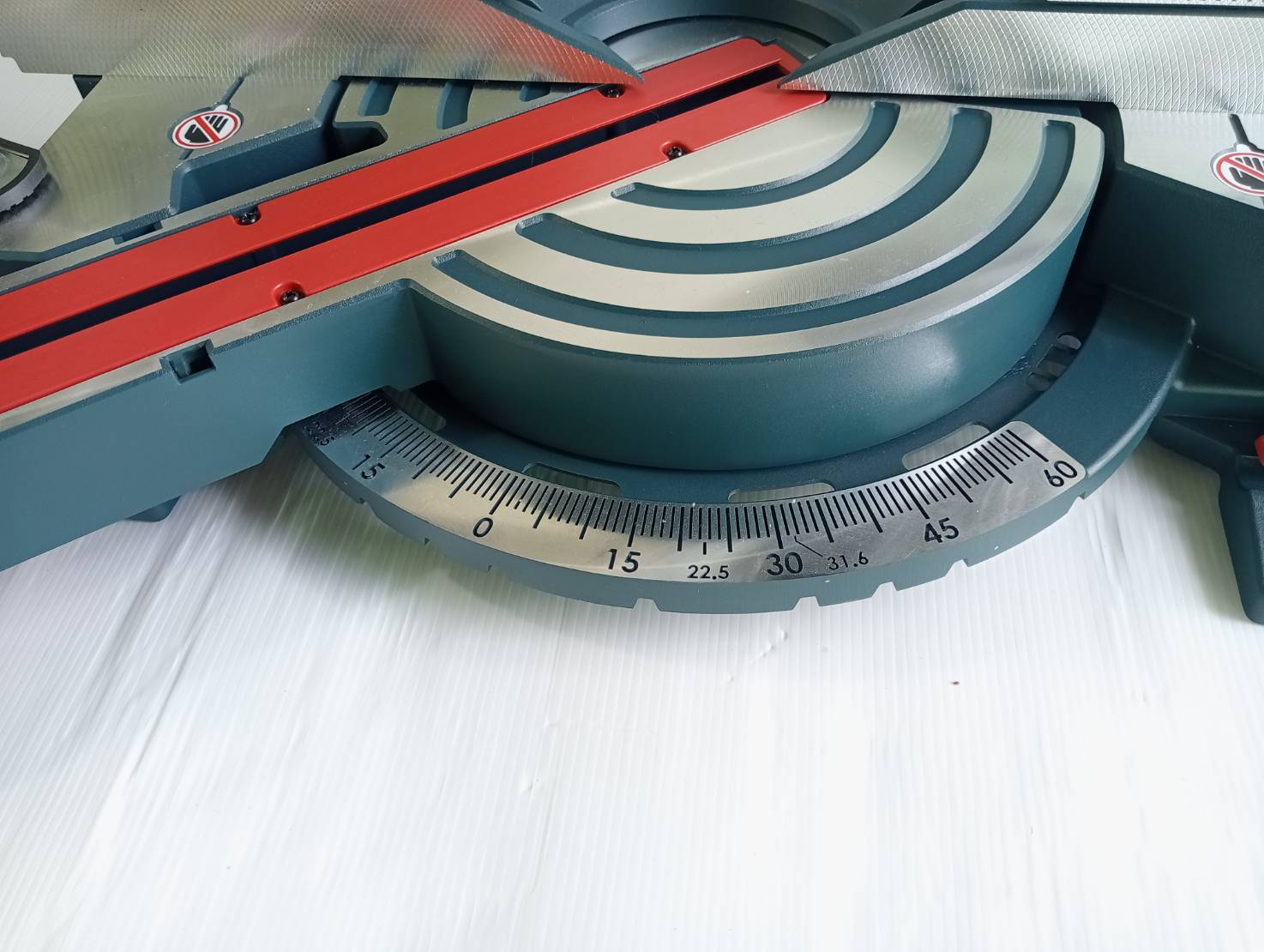 แท่นตัดองศา12" GCM340-305D BOSCH