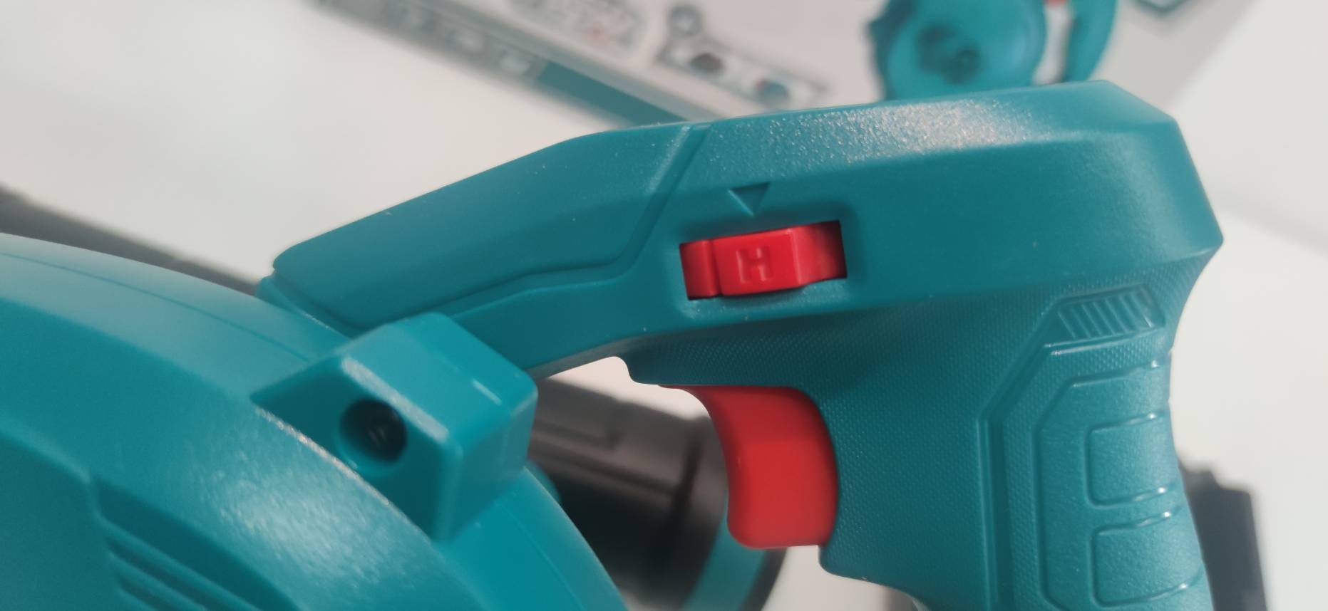 เครื่องเป่าลมไร้สาย 20V TABLI200181 TOTAL ((แบตเตอรี่ 1 ก้อน + แท่นชาร์จ )