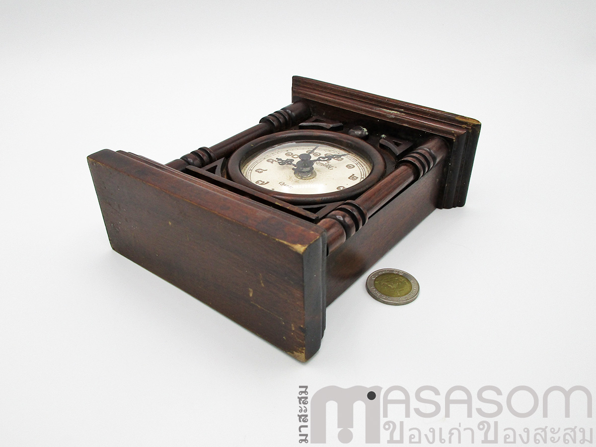 นาฬิกาตั้งโต๊ะไม้เก่า