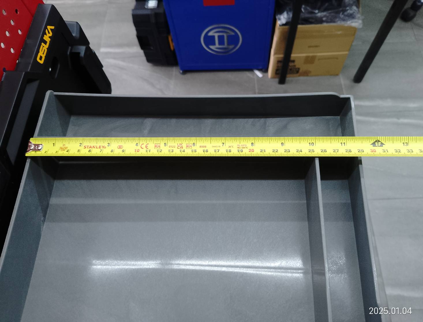 ชั้นวางเครื่องมือช่างไร้สาย (พลาสติก) OSMWS23002 OSUKA