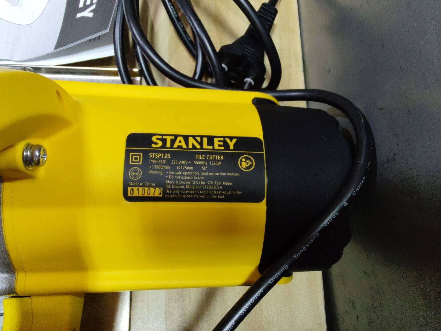 เครื่องตัดกระเบื้อง 4 นิ้ว รุ่น STSP125 (1320วัตต์) STANLEY