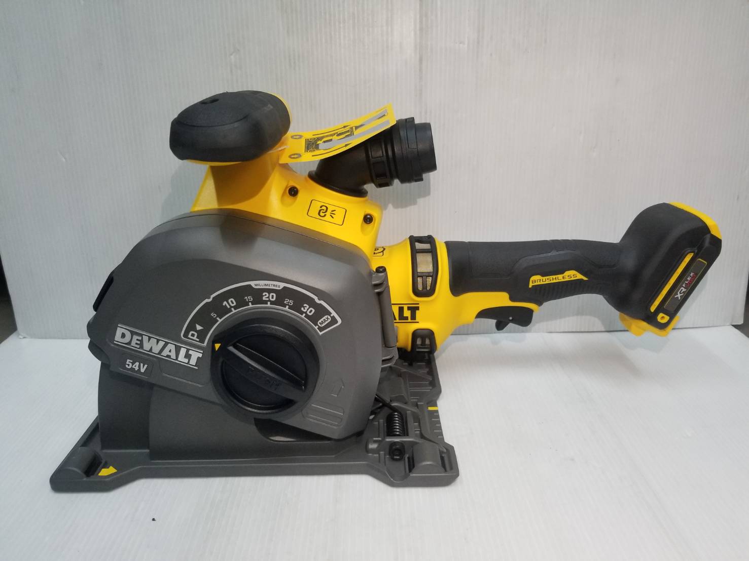 เครื่องเซาะร่องผนัง54V DCG200NT DEWALT