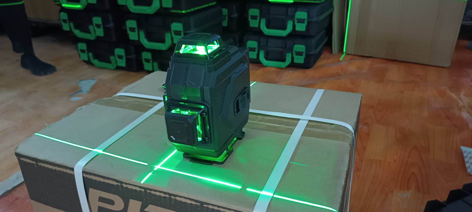 เลเซอร์ระดับ16เส้น แสงเขียว พร้อมขาตั้ง GL-16NSK EUROX