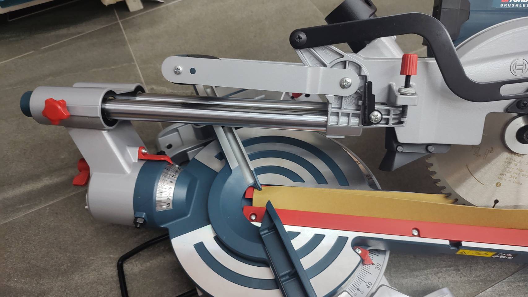 แท่นตัดองศาไร้สาย8" GCM18V-216D BOSCH SOLO