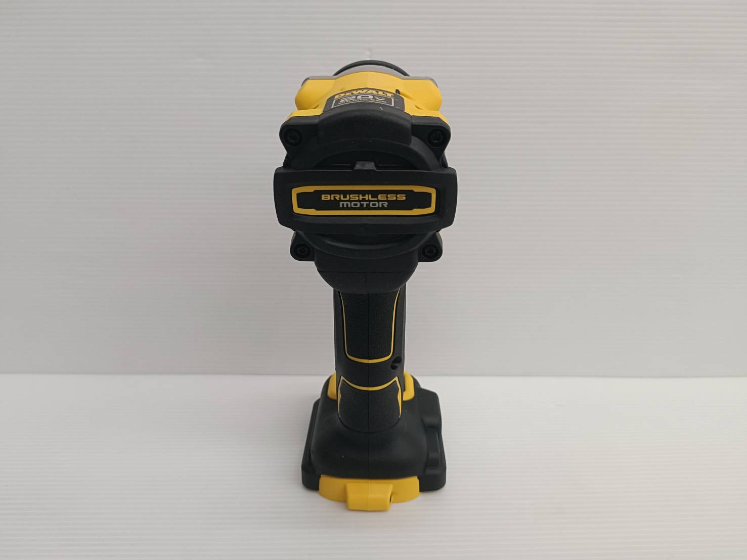 DEWALT บล็อกกระแทกไร้สาย 4 หุน 20V DCF922N-B1