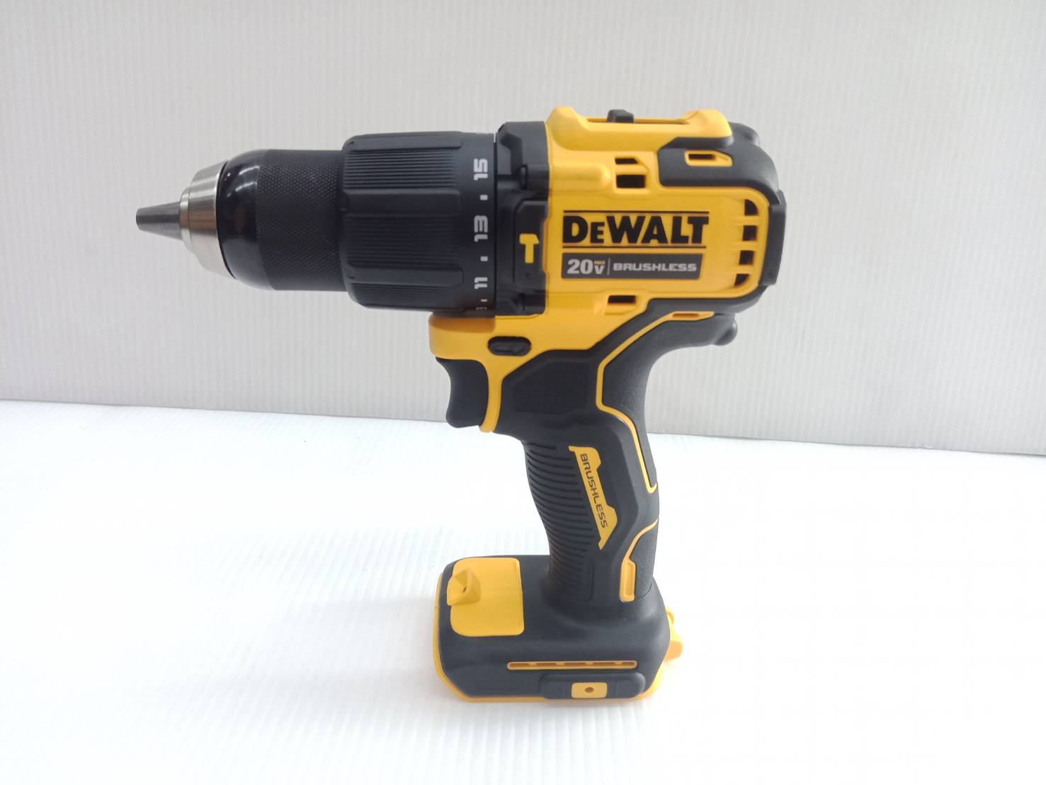 ชุดคอมโบสว่านกระแทกและไขควงกระแทกไร้สายไร้แปรงถ่าน 20V Max (DCF840+DCD709) พร้อมแบตเตอรี่ Power DCK2214E2 DEWALT