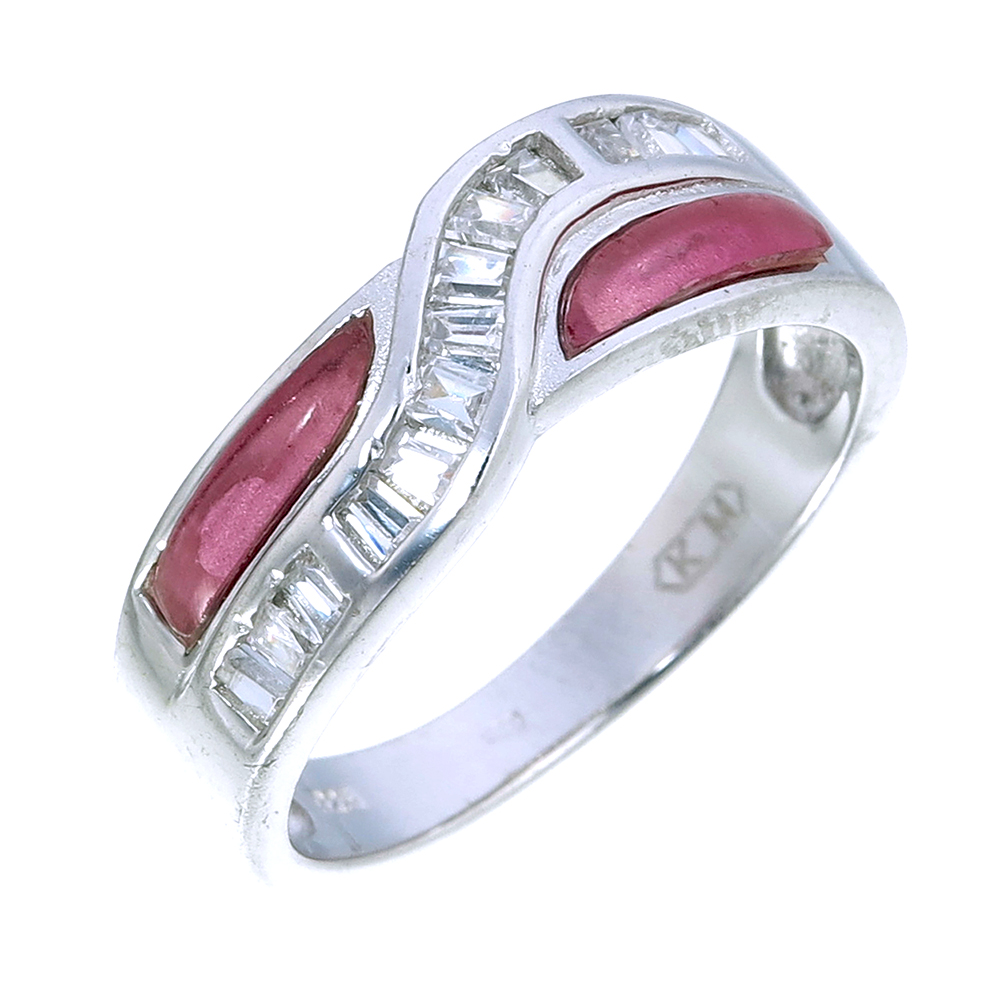 แหวนเพชรcz ประดับเพชร CZ แหวนไขว้ฝังเพชรสี่เหลี่ยมประดับเคียงคู่เพชรสี่เหลี่ยมแดง ตัวเรือนเงินแท้100% (เงินแท้92.5%) ดีไซน์เก๋ไก๋แฝงความโมเดิร์นคลาสสิก [Size 6 = เบอร์ 52 (ร้านทองทั่วไป)]