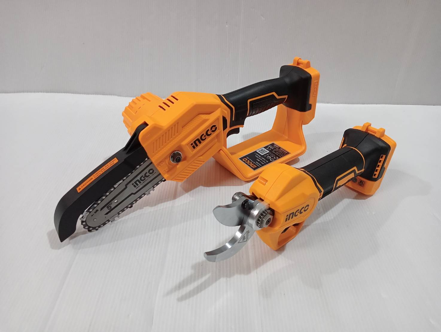 INGCO ชุดคอมโบ้เลื่อยโซ่5" + กรรไกรตัดกิ่ง 20V COSLI23065 ครบชุดพร้อมแบต แท่นชาร์จ