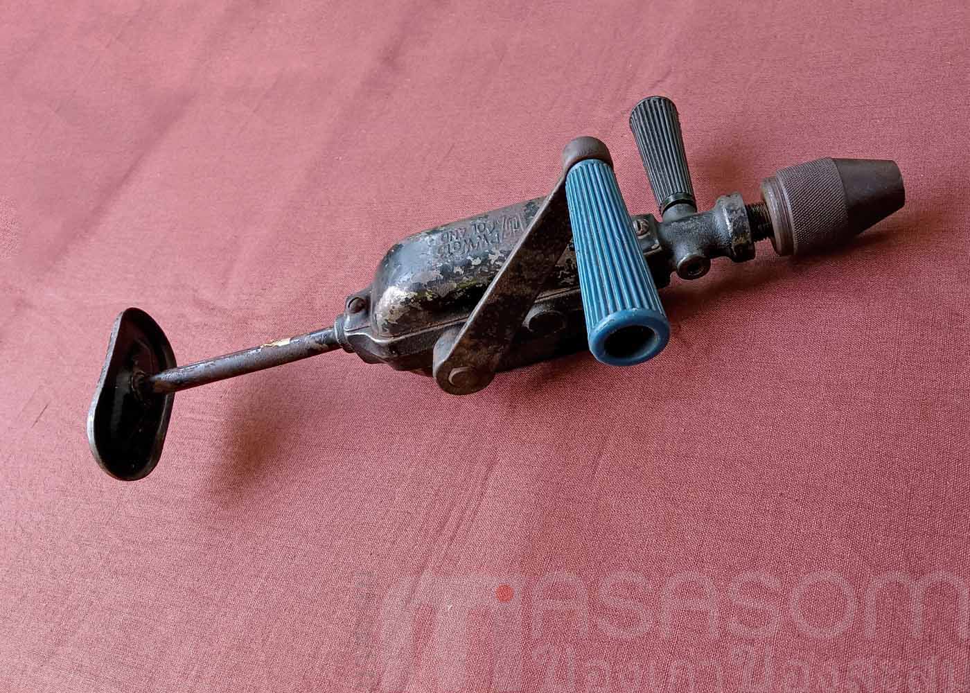 สว่านมือโบราณ