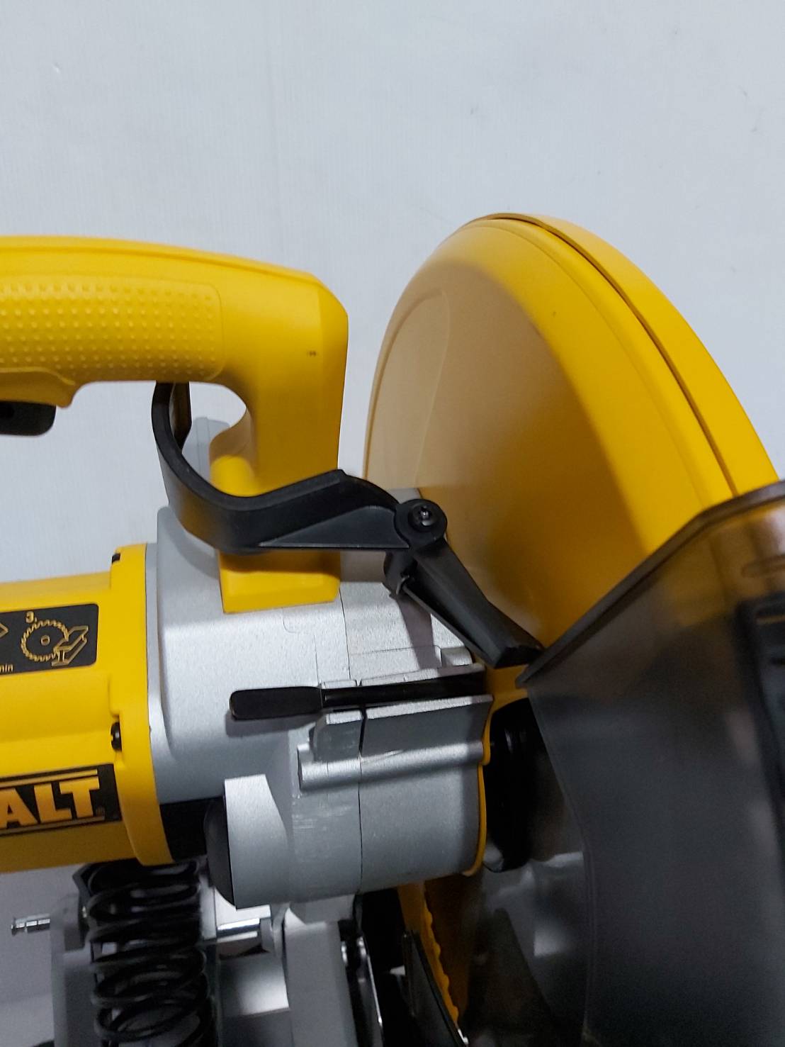 แท่นตัดเหล็กไร้สะเก็ดไฟ14" DW872 DEWALT