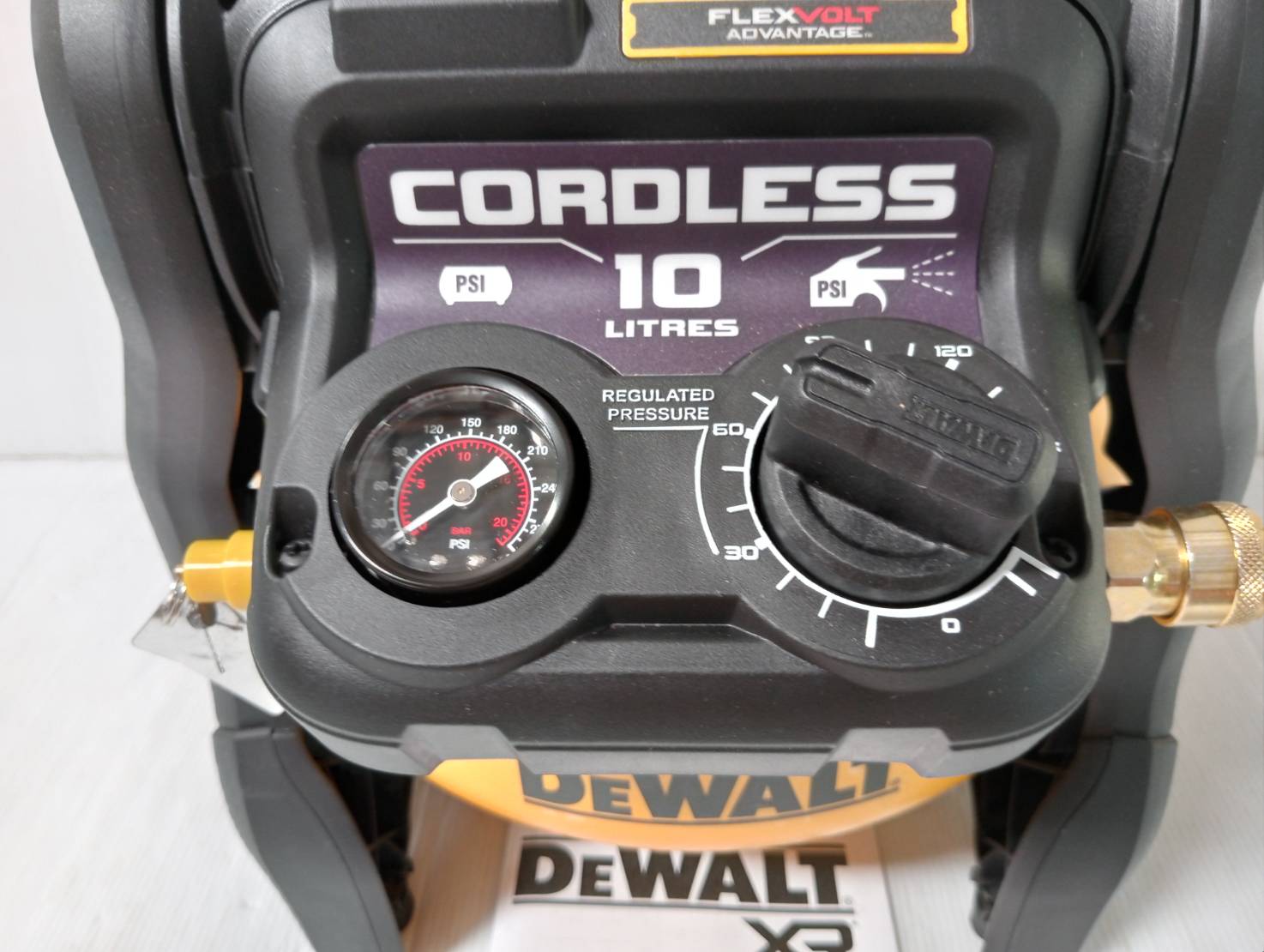 DEWALT รุ่น DCC1020N-KR ปั๊มลมไร้สายไร้แปรงถ่าน 10 ลิตร 20V Max Flexvolt Advantage เฉพาะตัวเครื่อง