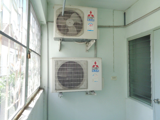 H1206 ขายคอนโดเอื้ออาทร คู้บอน27 อยู่ตึก56 ชั้น2 ห้องริมติดบันได สภาพดี พร้อมอยู่