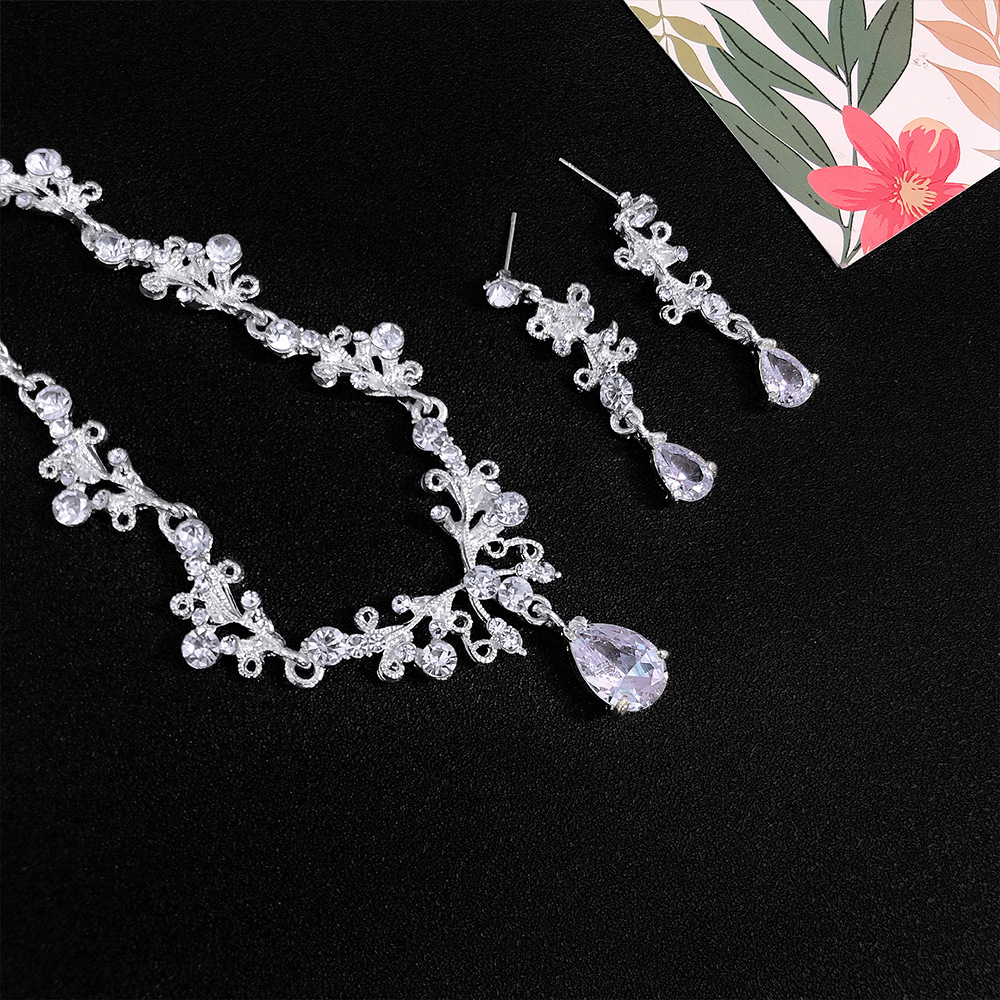 SET002 เครื่องประดับ 3 ชิ้น มงกุฎ สร้อยคอ ต่างหู จัดเซทสวยงาม สินค้าพร้อมส่งจากไทย