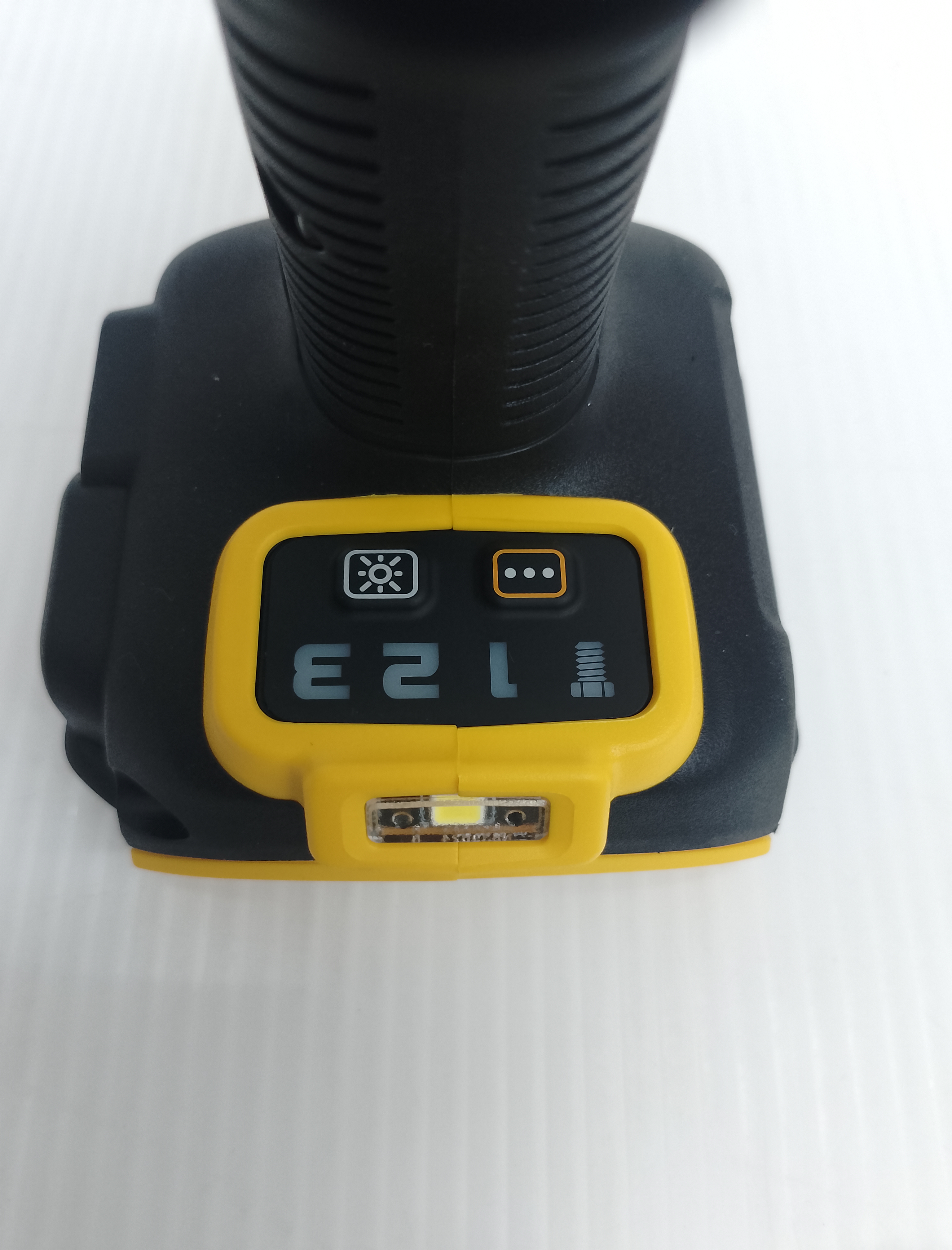 บล๊อกไร้สาย1/2 DCF961NT DEWALT